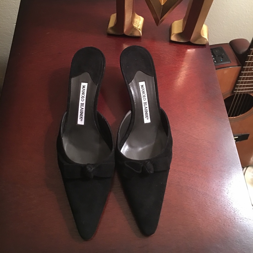 Manolo Blahnik Black Suede Kitten Heels